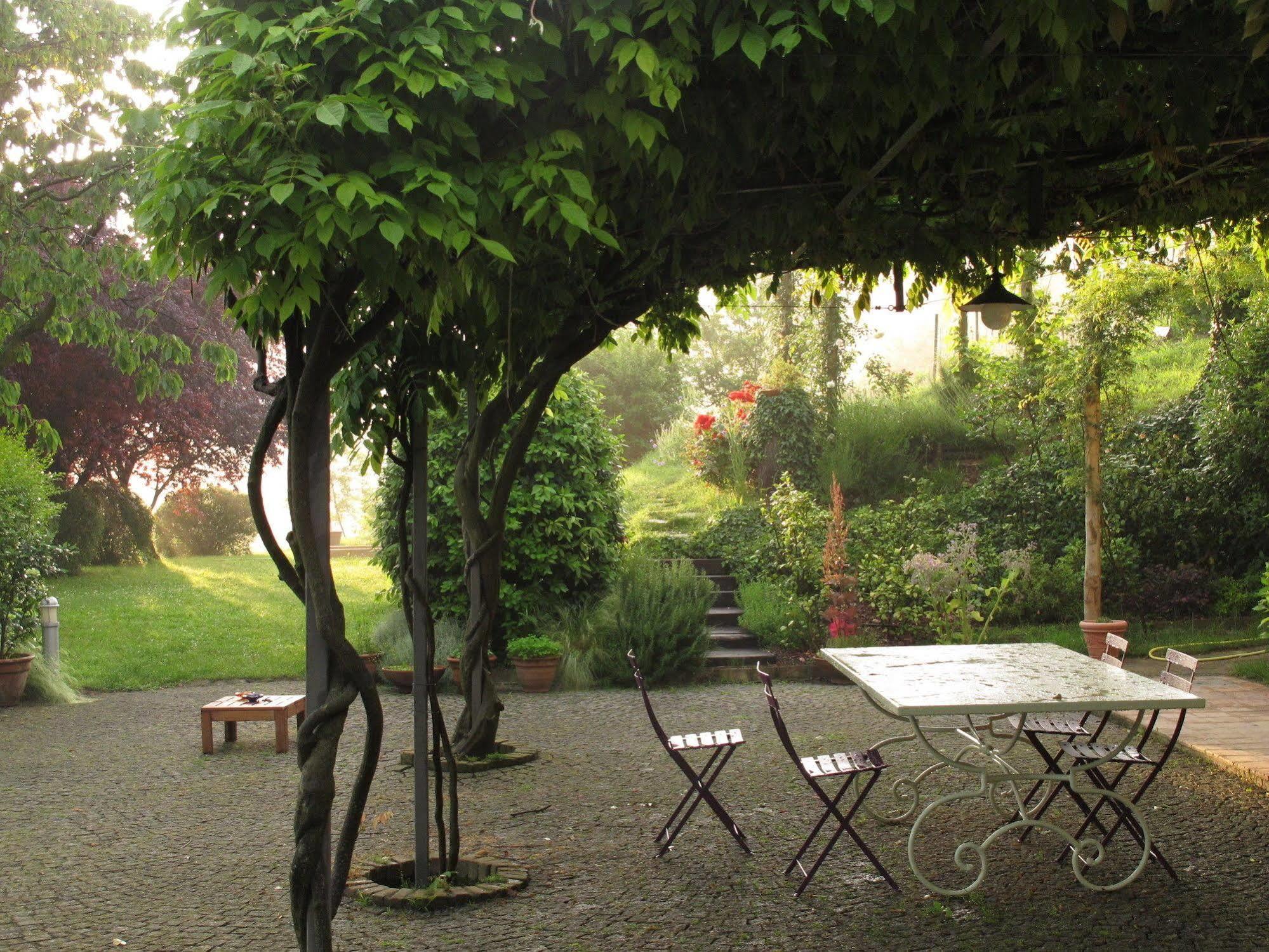 Sotto La Luna Bruna B&B Cocconato Dış mekan fotoğraf
